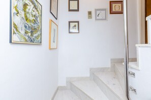 Interior - Art House Zanze- Two Bedroom Apartment With City View (Dubrovnik)