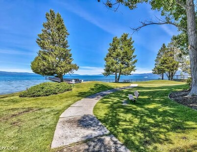 Beautiful Tahoe Keys Home: Family and Pet Friendly