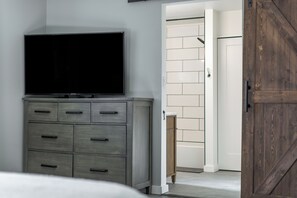 4 bedrooms, iron/ironing board, free WiFi, bed sheets - Beautiful Tahoe Keys Home: Family and Pet Friendly (South Lake Tahoe)