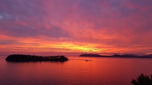 Unclassified image, 3 of 32, button - Apartments Lovro - One Bedroom Apartment With Terrace and Sea View (Dubrovnik)