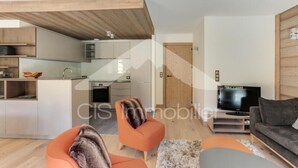 Living area - Apartment in Meribel Near Ski Lifts (Les Allues)