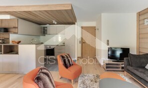 Living area - Apartment in Meribel Near Ski Lifts (Les Allues)
