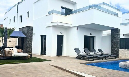 Houses & Villas for 6 People