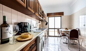 雪櫃、微波爐、焗爐、咖啡機/沖茶器