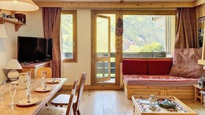 Fireplace - Apartment in Meribel With Ski-in Access (Les Allues)