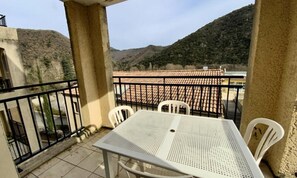 Outdoor dining - Apartments for 5 People (Avene)