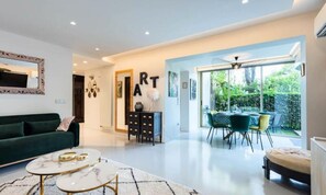 Living area - Apartment in Cannes With Private Beach Access (Cannes)