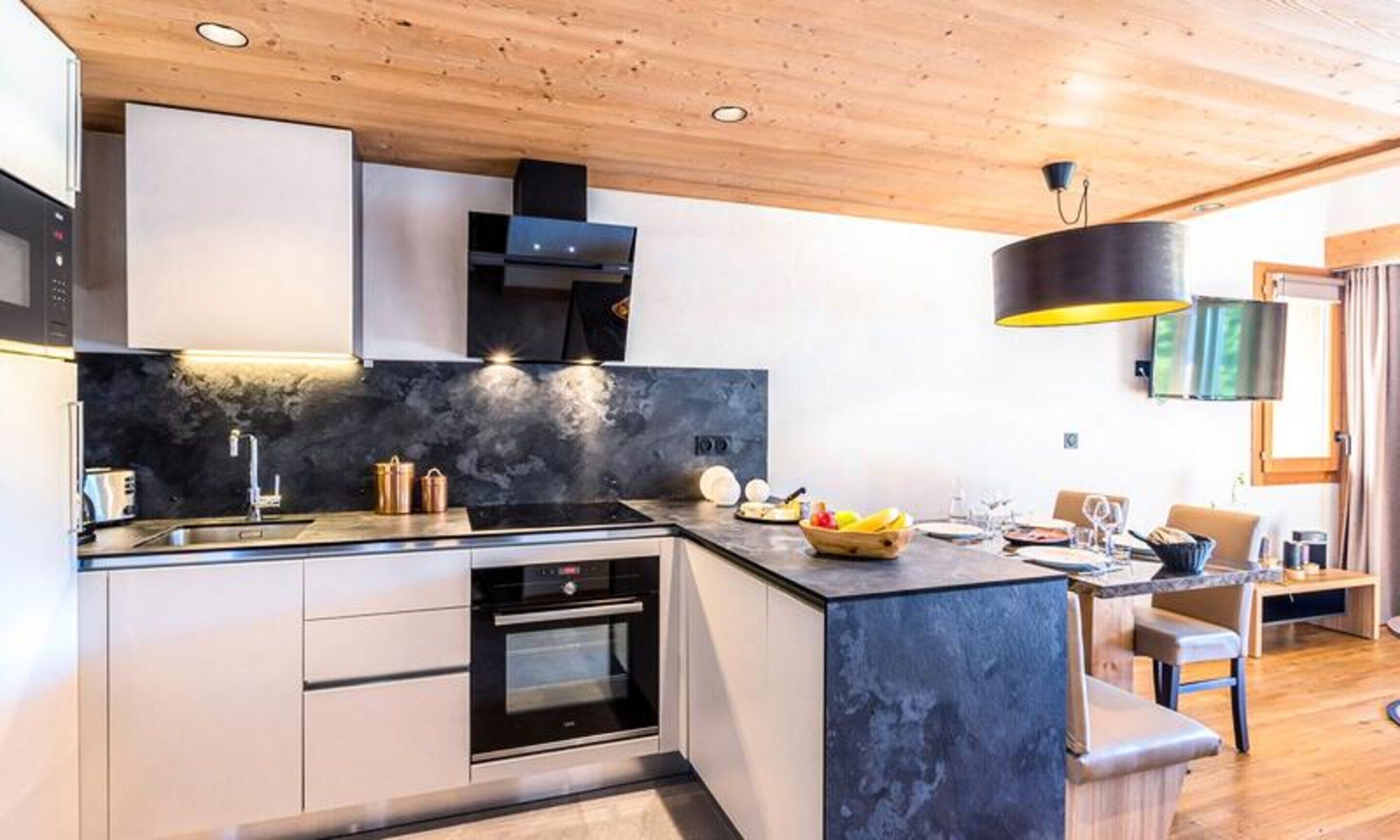 Microwave, oven, dishwasher, coffee/tea maker