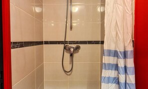Apartment | Bathroom - Spacious and Bright Apartment Resort Center Balcony Covered Parking (Araches-la-Frasse)