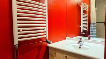 Apartment | Bilik Mandi