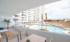 Outdoor dining - Apartment in Canet With Pool and Terrace (Canet de Berenguer)