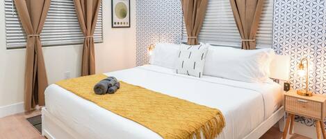 6 bedrooms, iron/ironing board, WiFi, bed sheets