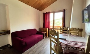 Living area - Gentians 12 (Les Allues)