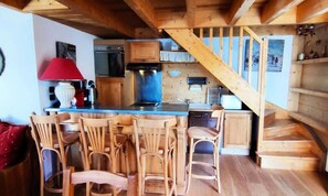 Horno, lavavajillas, cafetera y tetera y tetera eléctrica 