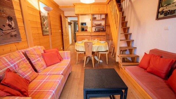 Living area - Apartments for 8 People (Les Allues)