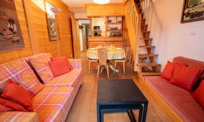 Living area - Apartments for 8 People (Les Allues)