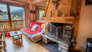 Fireplace - Apartments for 6 People (Les Allues)