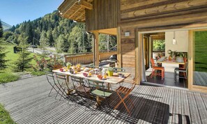 Outdoor dining - 4 Chalet, 14 Travelers, Hammam (La Clusaz)