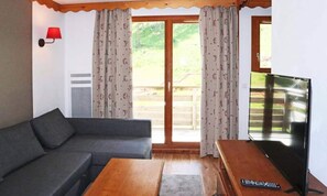 Living area - Autumn Crocuses No. C306 (Les Orres)
