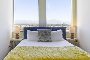 1 Schlafzimmer, Schreibtisch, Bügeleisen/Bügelbrett, Reisekinderbett