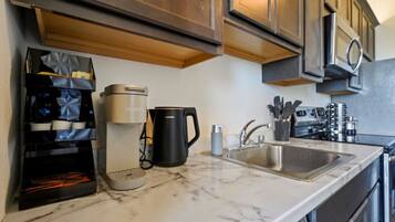 KylskÄp, mikrovÄgsugn, ugn och spishÀll