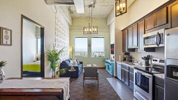 雪櫃、微波爐、焗爐、爐具