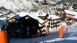 Unclassified image, 2 of 3, button - Spacious Duplex Apartment Ski-in/ski-out Balcony (Les Belleville)