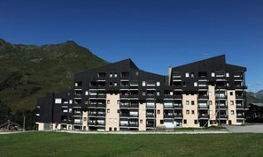 Exterior - Bright Apartment Ski-in/ski-out Access Ground-floor Terrace (Les Belleville)
