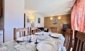 Dining - 2-room Apartment With Sleeping Alcove in Crest-voland - Sleeps 4 (Crest-Voland)