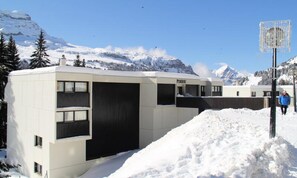 Exterior - Renovated and Comfortable Studio Close to the Slopes and Shops Balcony (Araches-la-Frasse)