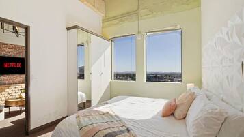 3 bedrooms, desk, iron/ironing board, travel crib