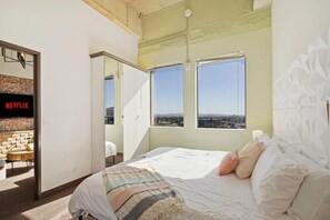 3 عدّة غرف نوم ومكتب ومكواة/لوح كي وسرير سفر