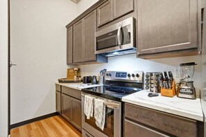 Refrigerador, microondas, horno, placa de cocina