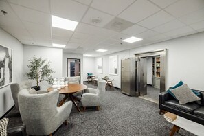 المنشأة من الداخل