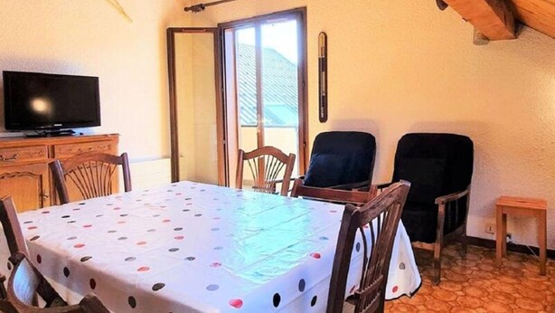 Dining - Apartment in Saint Jean D'arves Near Slopes (Saint-Jean-d'Arves)