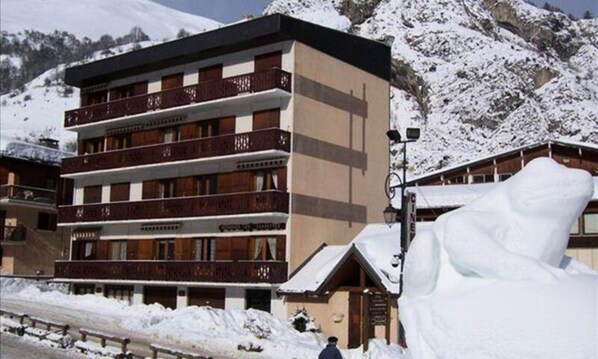 Exterior - Apartment in Valloire Near Ski Gondola (Valloire)