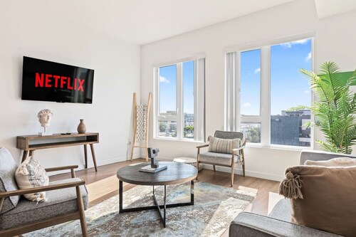 Unique 1-Bedroom DTLA Escape with City Views