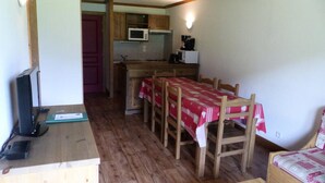 Coffee/tea maker, microwave, dishwasher, electric kettle - 3 Rooms for 7 People (Bessans)