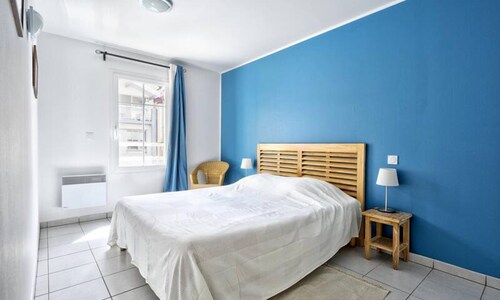 Arcachon Centre, Beautiful 2-bedroom Apartment With Loggia AND Parking 400m From THE Beach!