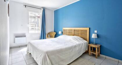 Arcachon Centre, Beautiful 2-bedroom Apartment With Loggia AND Parking 400m From THE Beach!