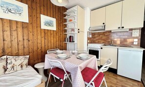 Fridge, microwave, coffee/tea maker, electric kettle