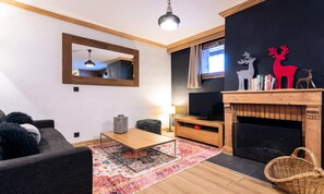 Fireplace - 4 Rooms for 6 People (Les Belleville)