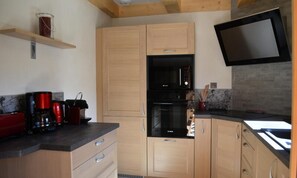 Fridge, microwave, oven, dishwasher - Apartment Near Grand-bornand Ski Trails (Le Grand-Bornand)