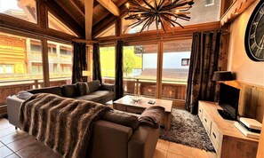 Living area - Beautiful Volumes in the Heart of the Village (Les Gets)