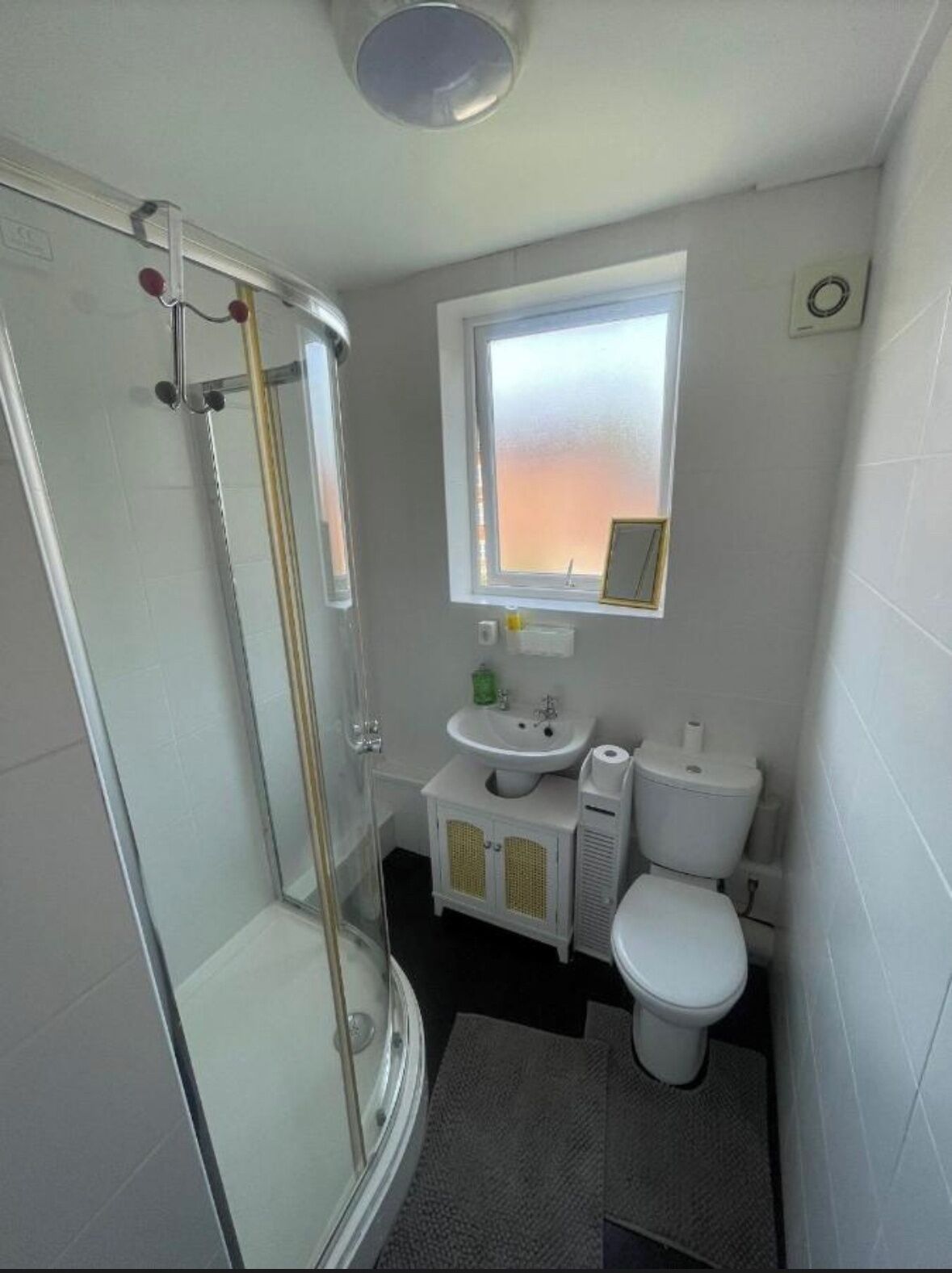 Een douche, handdoeken