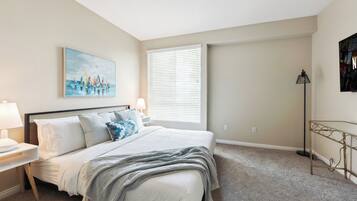 1 室のベッドルーム、デスク、アイロン / アイロン台、WiFi (無料)