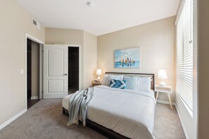 1 slaapkamer, een bureau, een strijkplank/strijkijzer, gratis wifi