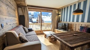 Living area - Apartments for 4 People (Les Allues)
