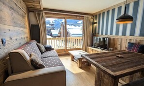 Living area - Apartments for 4 People (Les Allues)