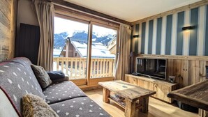 Living area - Apartments for 4 People (Les Allues)